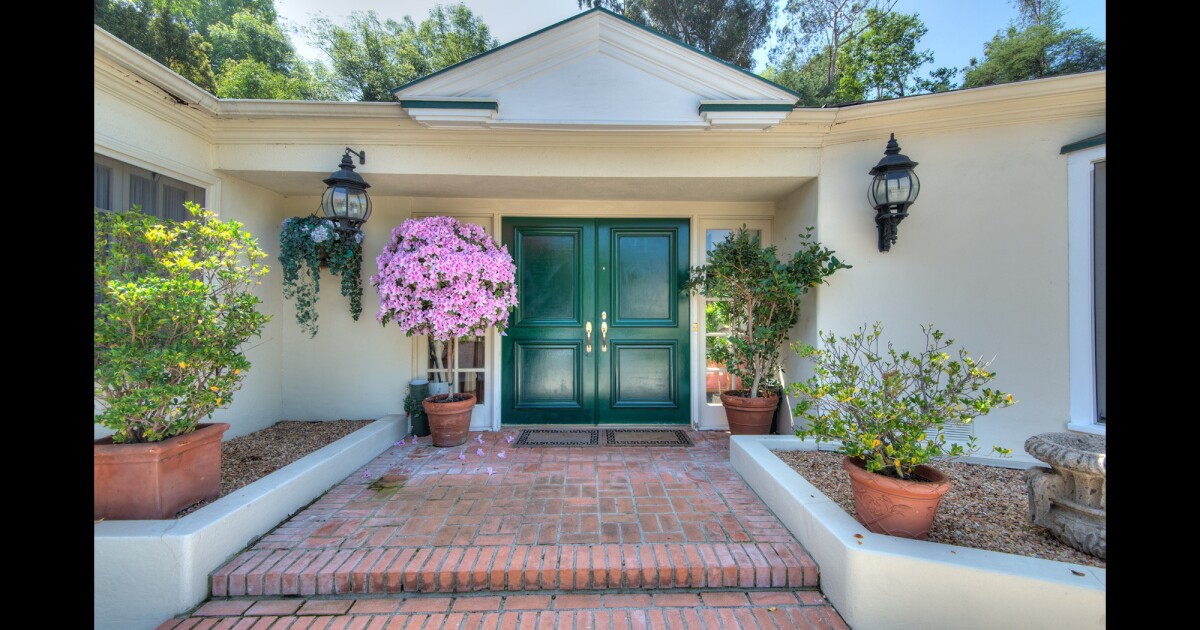 Photo: la maison de Louis Jourdan en Beverly Hills, CA, USA.
