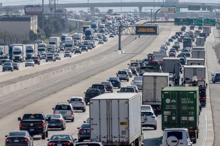 ONTARIO, CA - JANUARY 31: Afternoon traffic on I-15 looking South from Jurupa overhead bridge towards 60 freeway. I-15 on Wednesday, Jan. 31, 2024 in Ontario, CA. (Irfan Khan / Los Angeles Times)