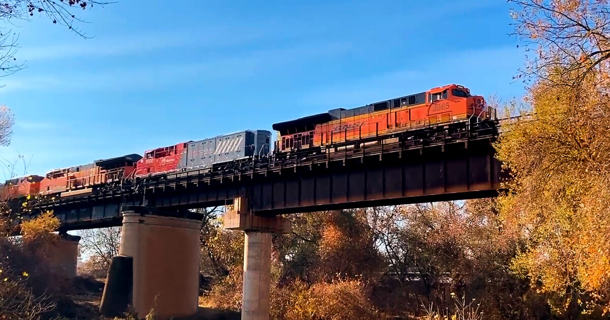 Battery-powered trains could be a climate game changer. Is everyone all aboard? 1 Battery-powered trains could be a climate game changer. Is everyone all aboard?
