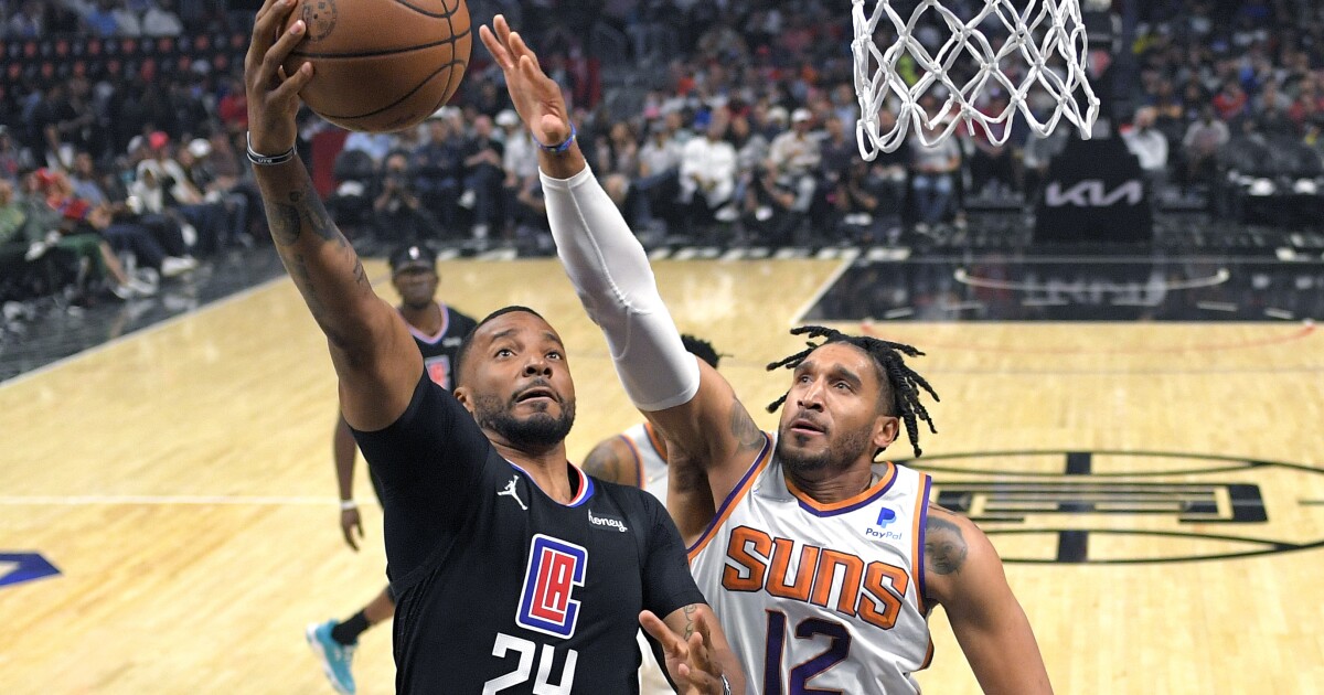 Powell regresó, derrotando a los Clippers Suns por la tercera victoria de la serie.