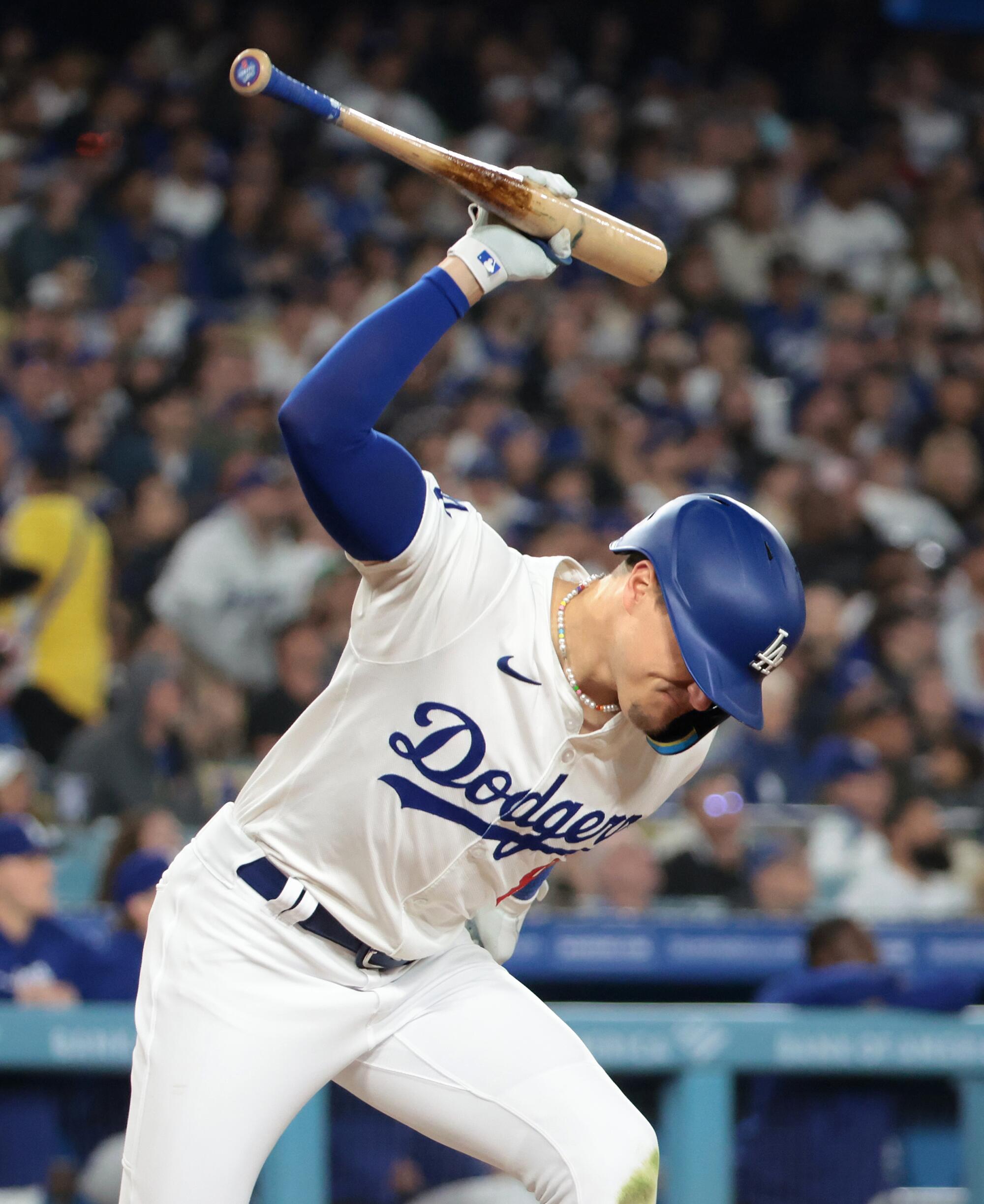 Dodger Kiké Hernández throws his bat is disgust after a pop fly against the Mets.