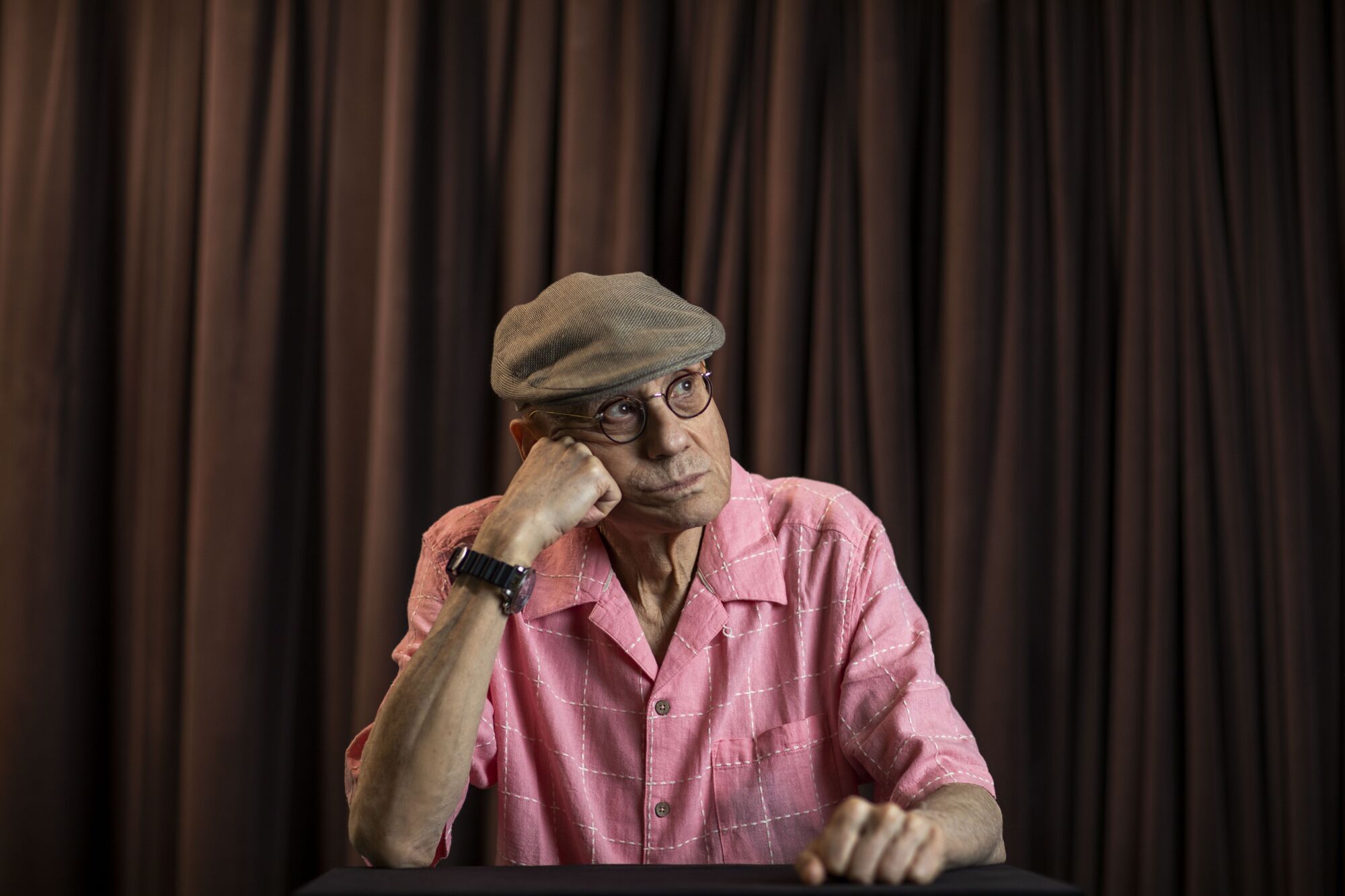 James Elroy, yazarı "Büyücüler: Bir Roman," Los Angeles Times Kitap Festivali'nde Portre Stüdyosu.