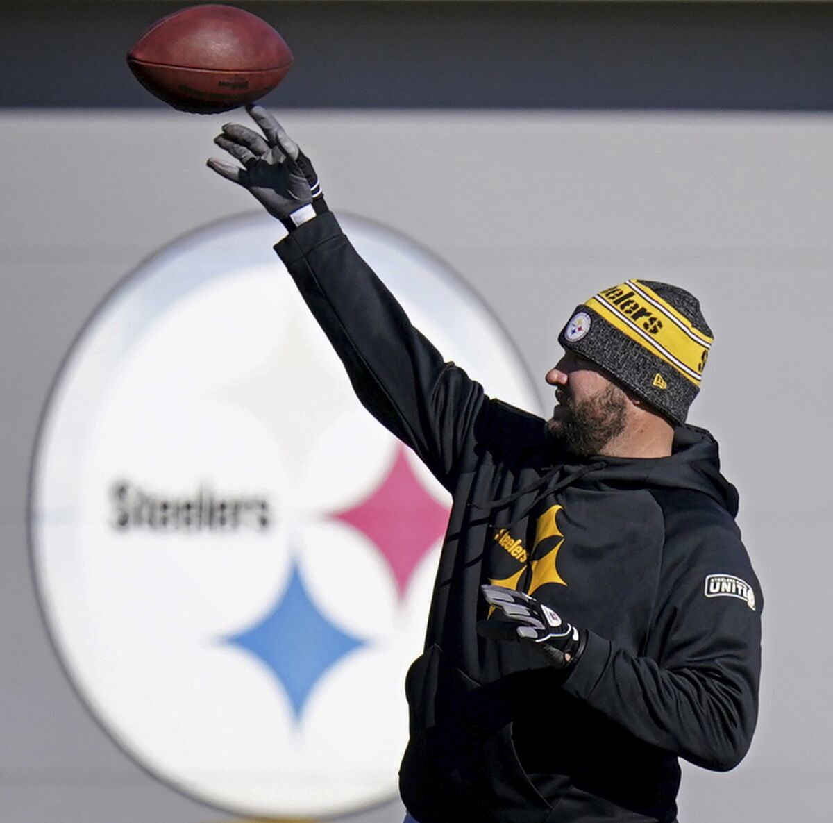 Pittsburgh Steelers quarterback Ben Roethlisberger warms up during NFL football practice Friday, Nov. 12, 2021, in Pittsburgh. (Matt Freed/Pittsburgh Post-Gazette via AP)