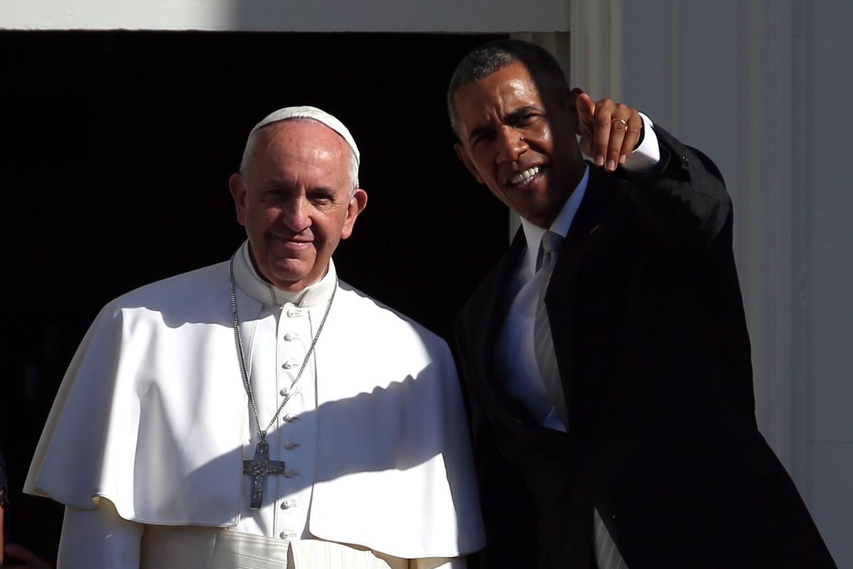 epa04945389 US President Barack Obama (R) talks with Pope Francis during the arrival ceremony at the White House, in Washington DC, USA, 23 September 2015. Pope Francis is on a five-day trip to the USA, which includes stops in Washington DC, New York and Philadelphia, after a three-day stay in Cuba. Pope Francis added the Cuba visit after helping broker a historic rapprochement between Washington and Havana that ended a diplomatic freeze of more than 50 years. EPA/WIN MCNAMEE / POOL ** Usable by LA, CT and MoD ONLY **