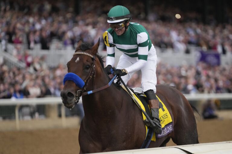 Flightline dominates Breeders' Cup Classic, wins by 8¼ lengths Los