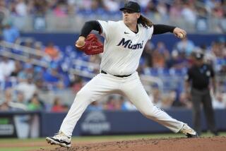 Ryan Weathers, lanzador de los Marlins de Miami, hace un pitcheo en el juego del martes 16 de abril de 2024, ante los Gigantes de San Francisco (AP Foto/Marta Lavandier)