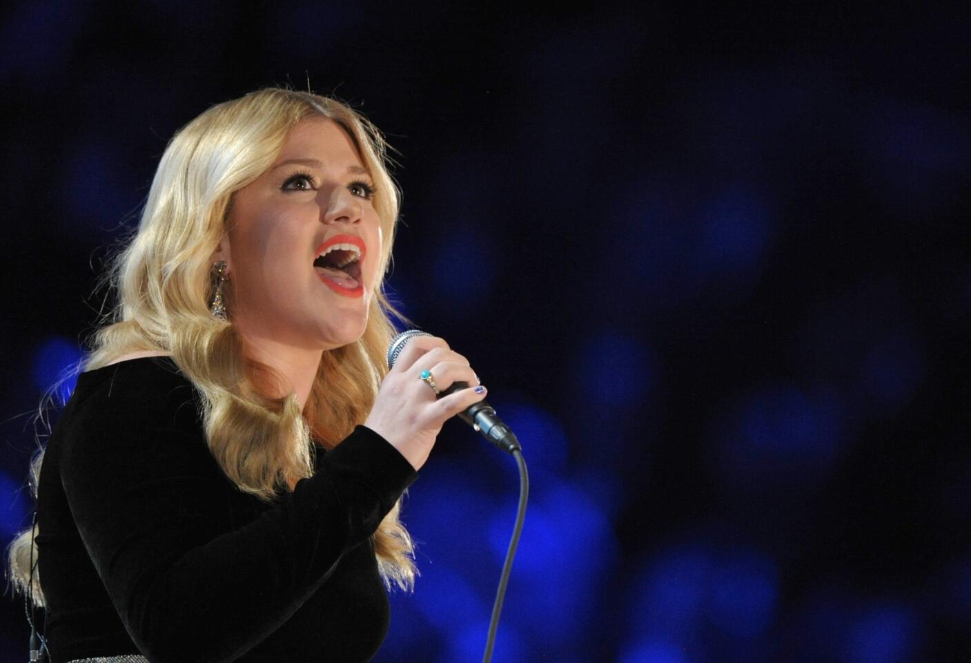 Kelly Clarkson prepares for baby No. 1