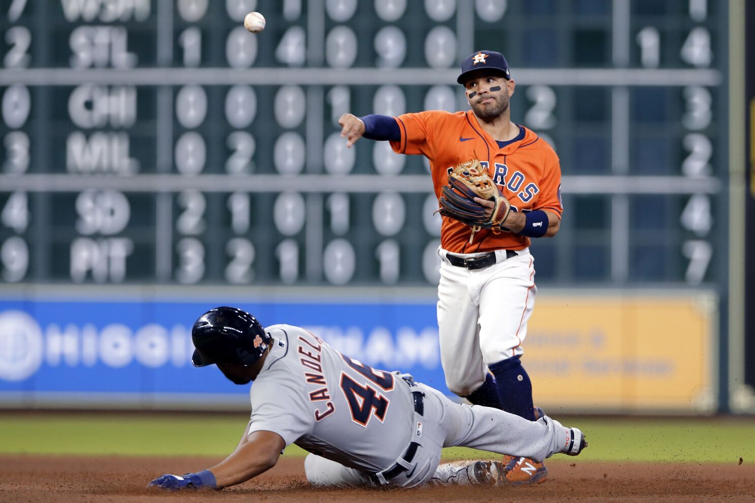 Five Astros players land on injured list because of COVID-19 protocols