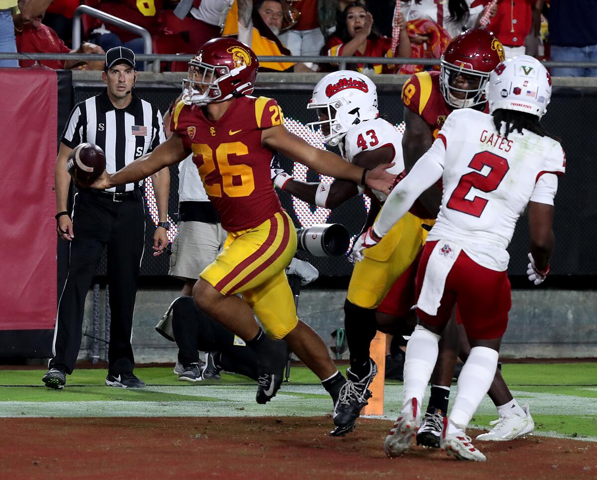 Travis Dye scores a touchdown for USC.