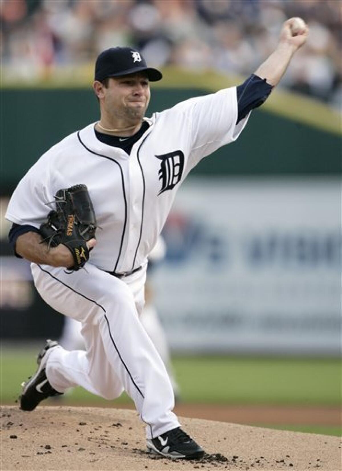 PHIL COKE DETROIT TIGERS ACTION SIGNED 8x10