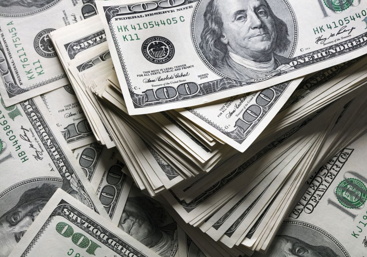 Bringing lots of cash into the U.S.? Disclose to Customs or ...