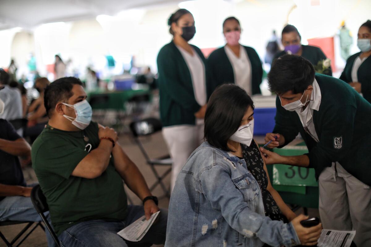 México suma 219.590 muertes y 2.371.483 contagios por covid-19