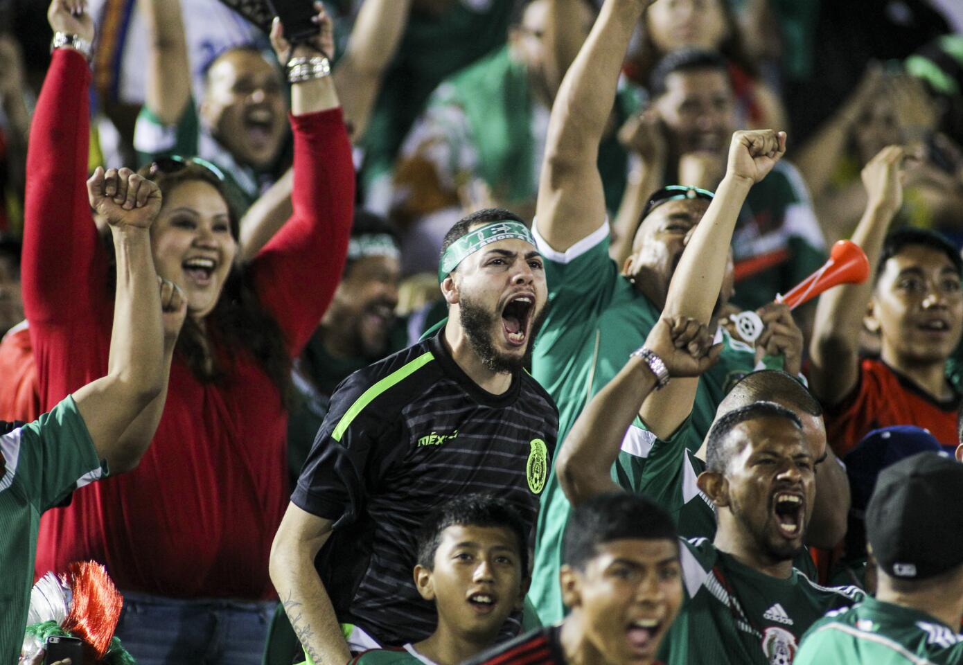 México vence a Ecuador en Los Ángeles