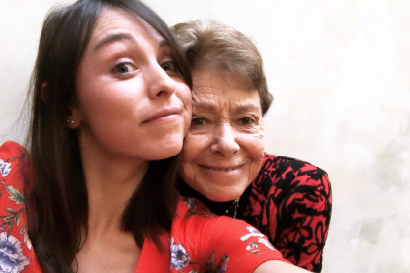 Fernanda Hinojosa en una foto con su tía María del Pilar Sabút Arangüena.