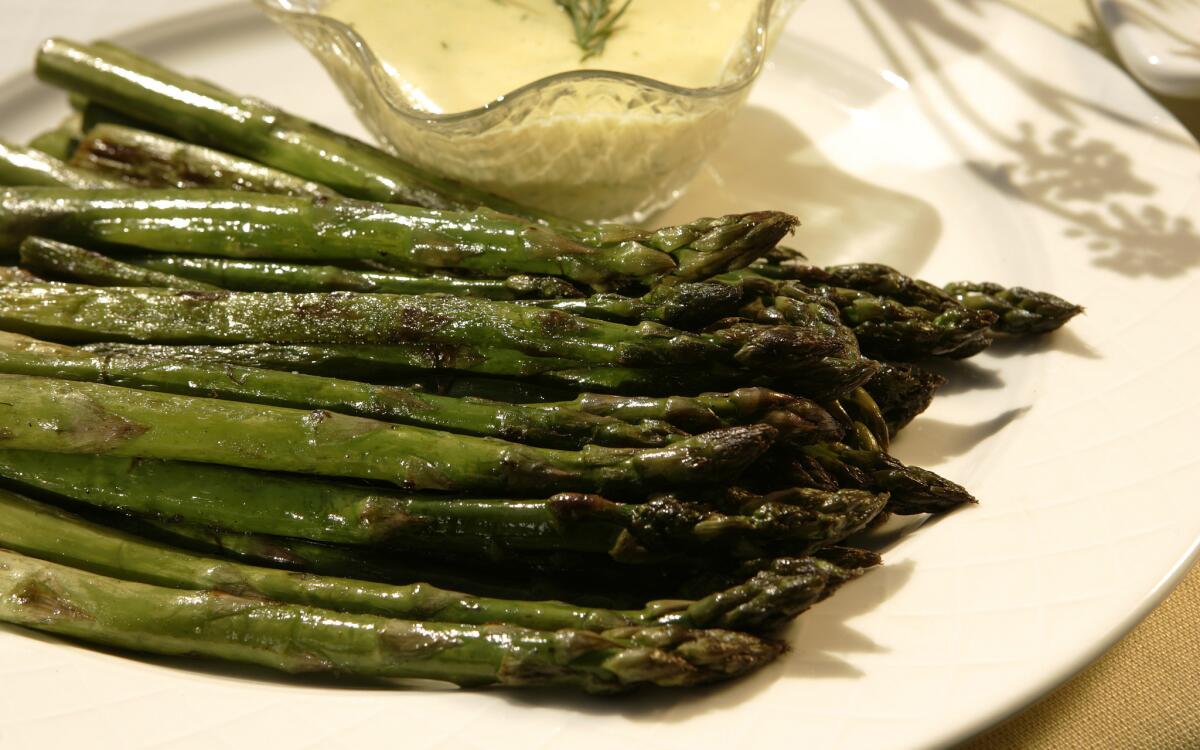 Pan-roasted asparagus with dill hollandaise sauce