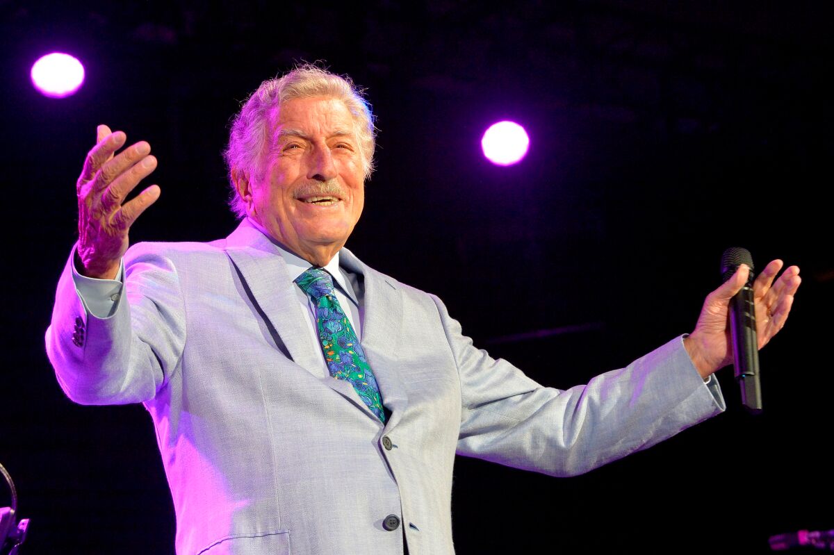 Tony Bennett, timeless singer who received over followers for many years, dies at 96 ?url=https%3A%2F%2Fcalifornia times brightspot.s3.amazonaws.com%2Ff5%2Ff1%2F1cdf39864a44ad0ecc01b9aa7503%2Fgettyimages 1160447812 - Tony Bennett, timeless singer who received over followers for many years, dies at 96