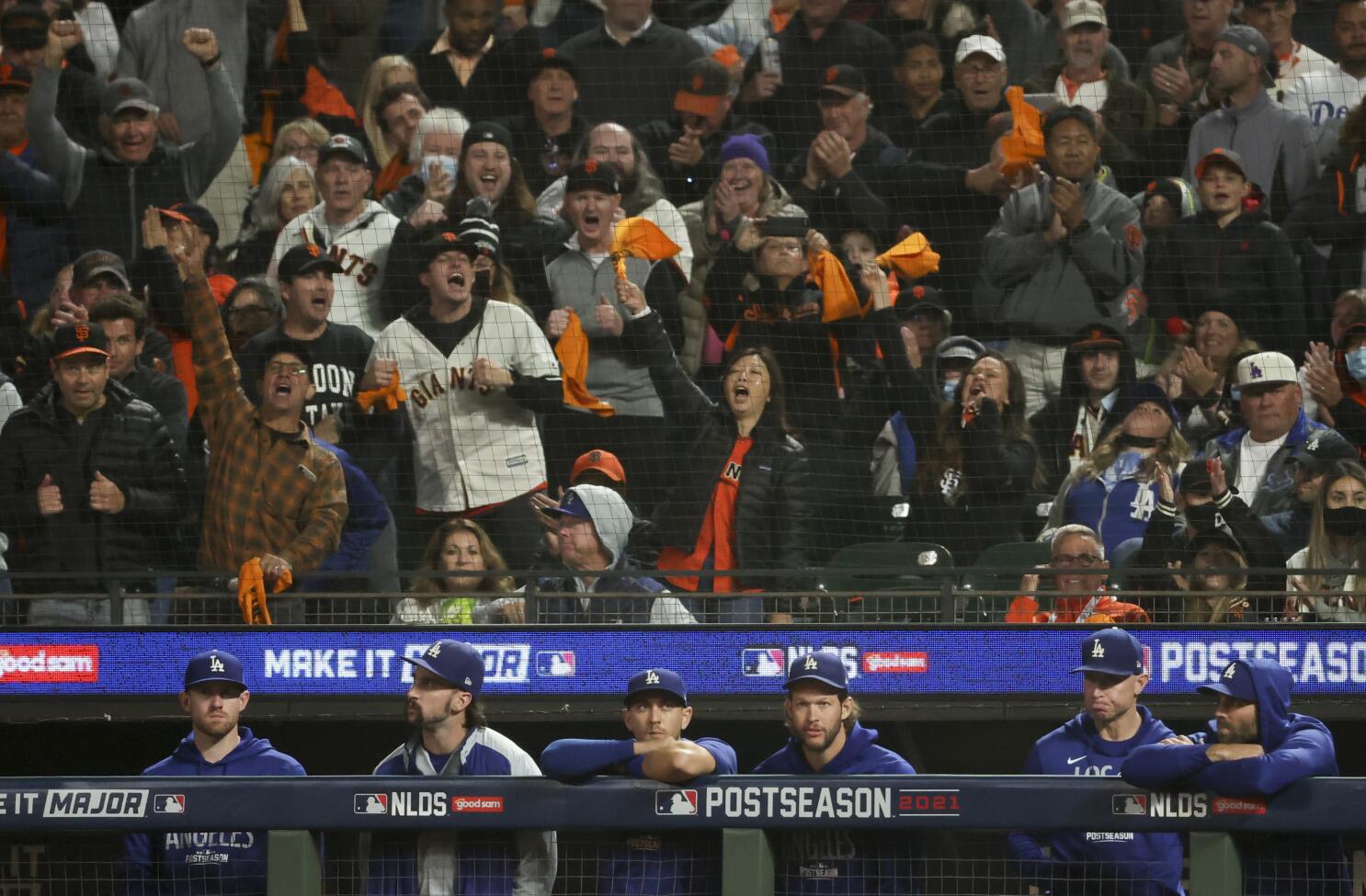 Giants and their fans win Game 1 of grudge match vs. Dodgers - Los