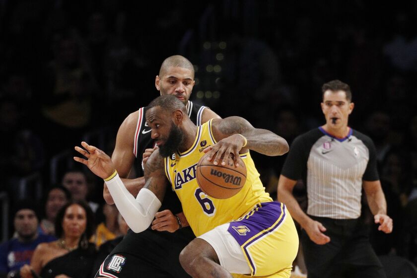 Lakers forward LeBron James (6) drives to the basket against LA Clippers forward Nicolas Batum (33).