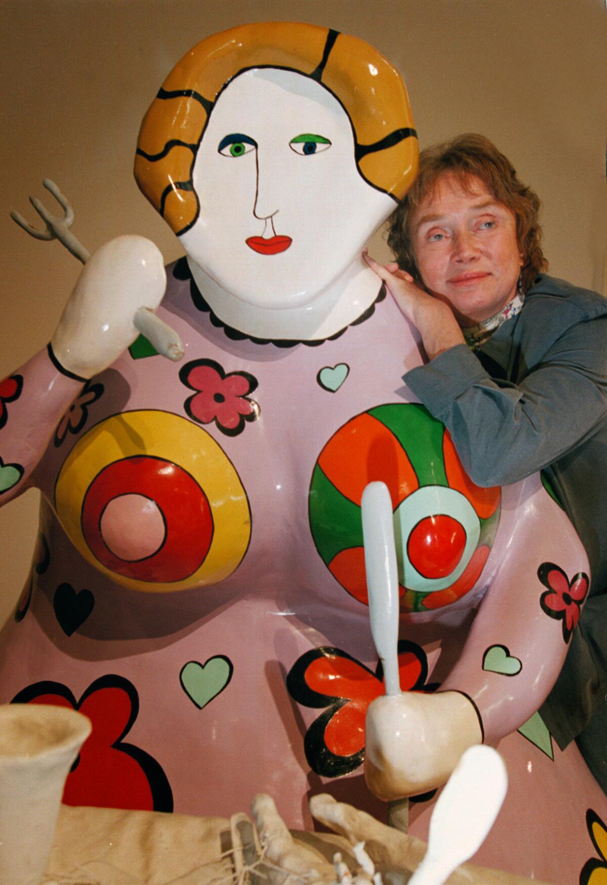 Artist–sculptor Niki de Saint Phalle embraces "Devouring Mother",