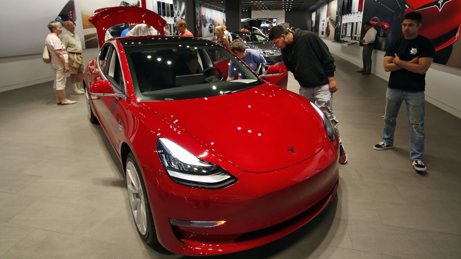 A key Tesla supplier cuts growth plans, raising red flags over demand for the Model 3 - Los Angeles Times