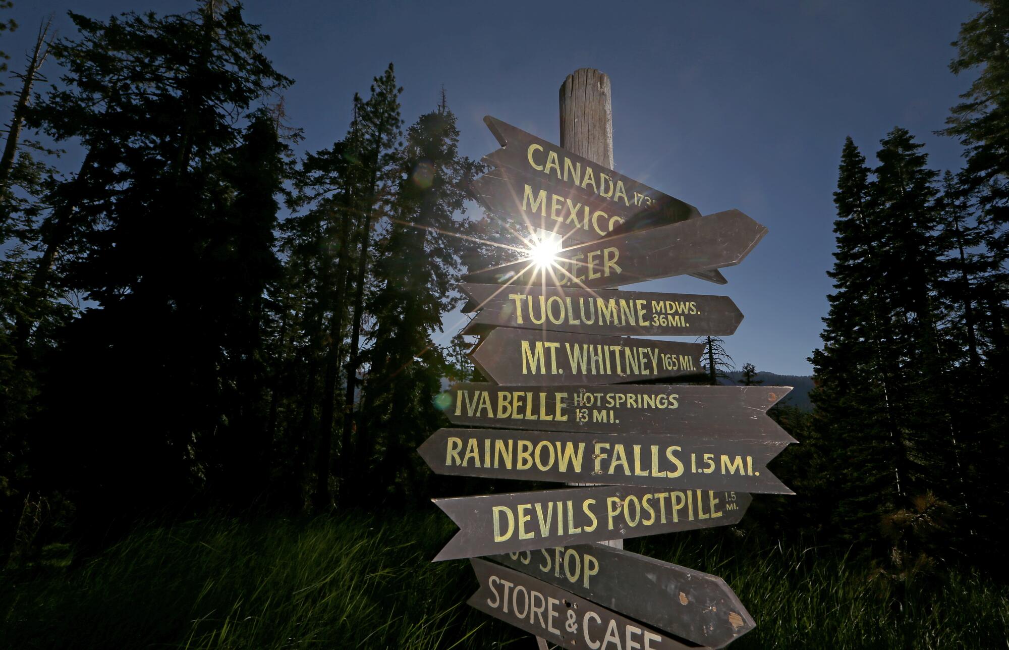 A signpost points to destinations near and far along a trail in Devils Postpile National Monument.