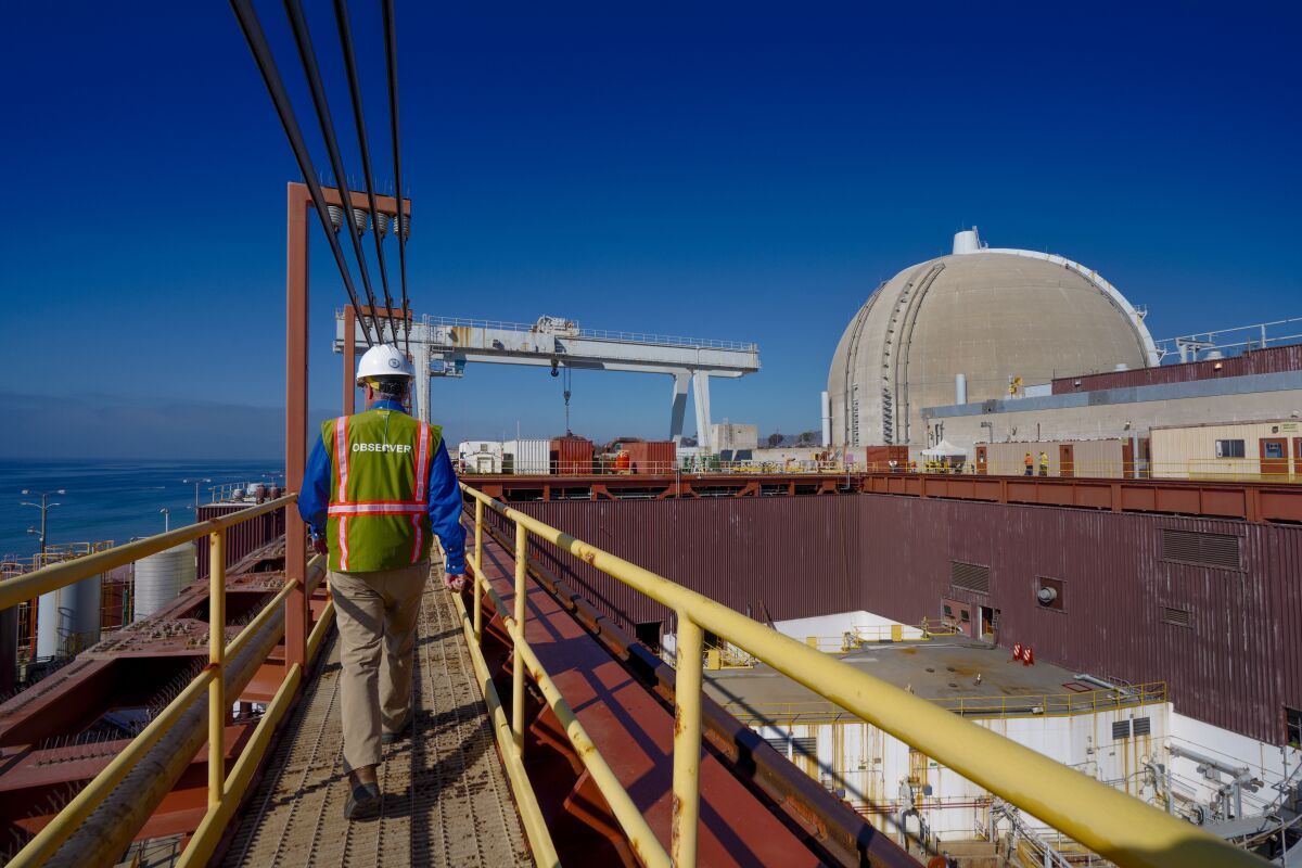  Ron Pontes of Southern California Edison walks toward Unit 2 of the San Onofre Nuclear Generating Station