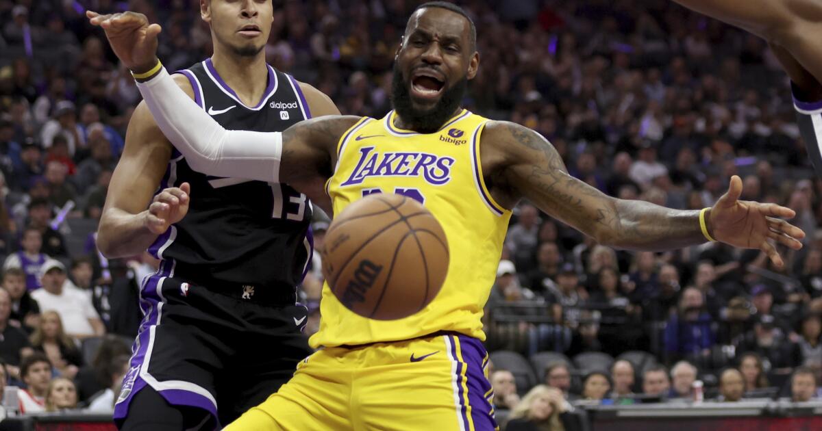 Anthony Davis ve Lakers yine Sacramento Kings'e yenildi