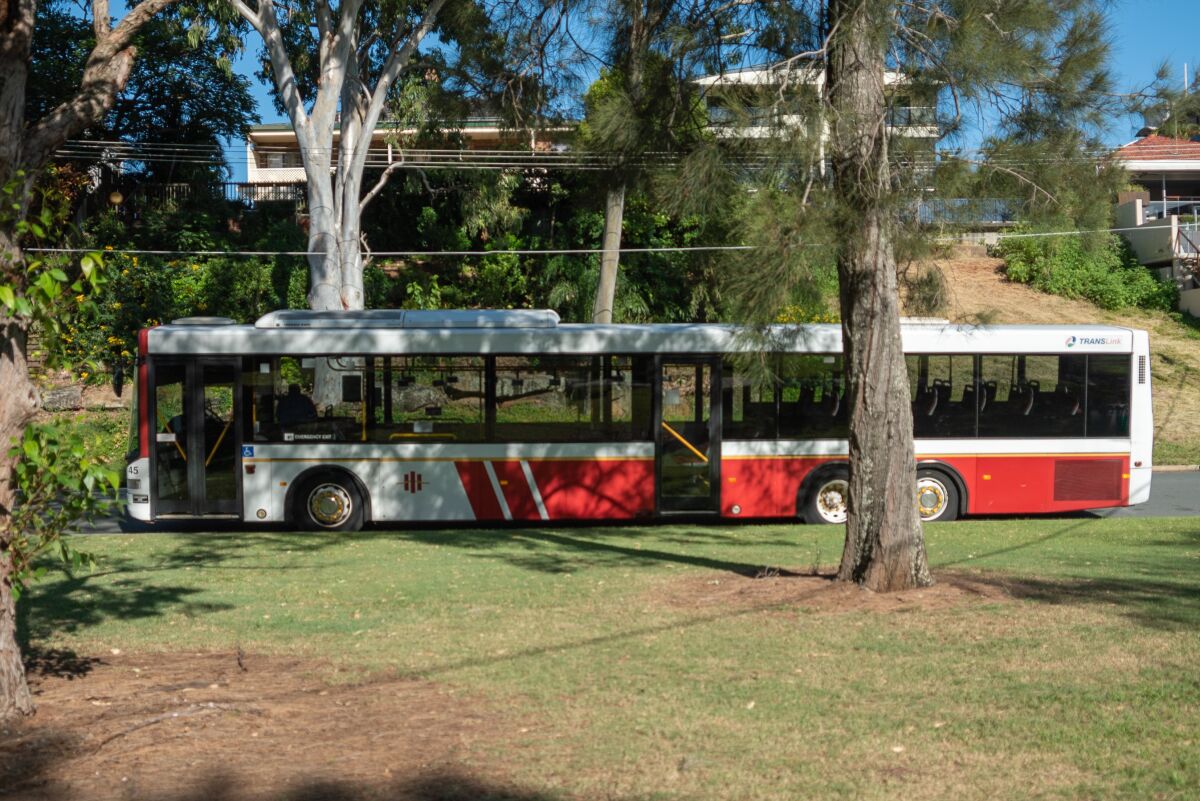 Aunque hay transporte disponible, no hay pasajeros.