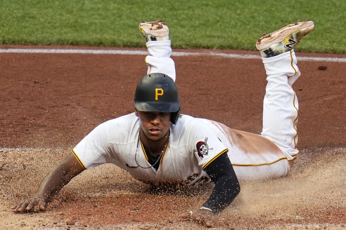 Hayes has career night, Pirates send Mets to 7th straight loss