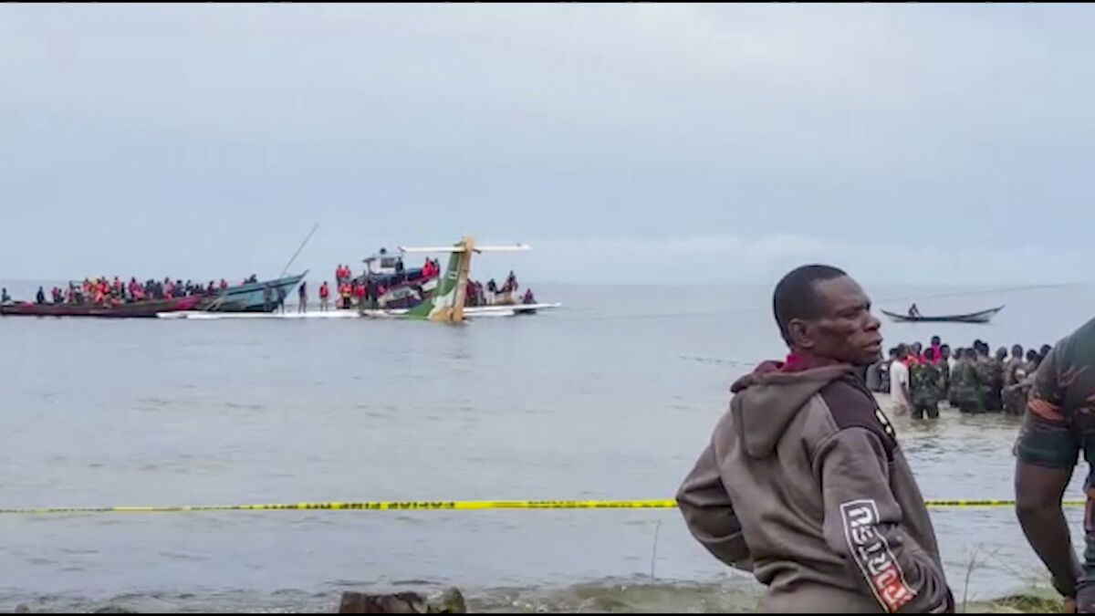 Tanzania: Plane crashes into Lake Victoria; 19 dead - Los Angeles Times