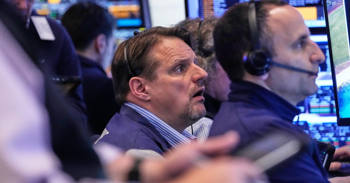 Les prix du pétrole continuent de fluctuer, tout comme les stocks du monde entier