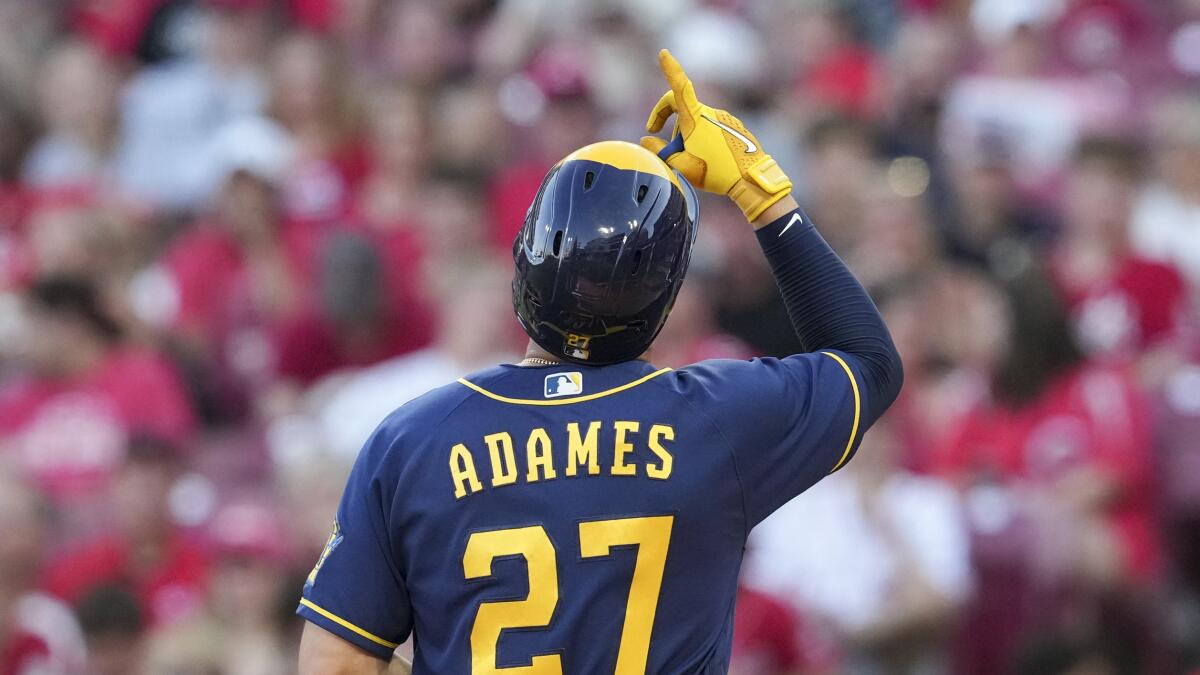 Adames, Renfroe power Brewers to 7-3 win over Reds