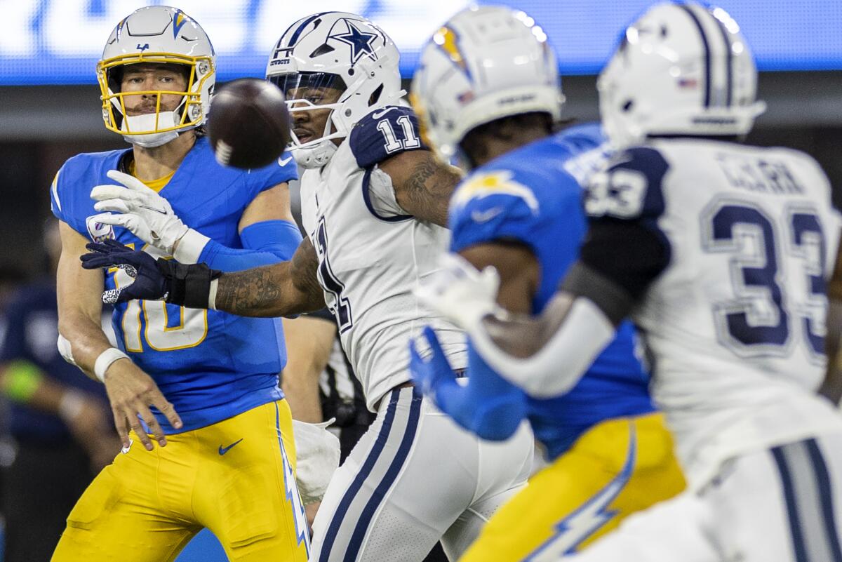 Chargers quarterback Justin Herbert (10) throws a pass toward tight end Gerald Everett (7) against the Cowboys.