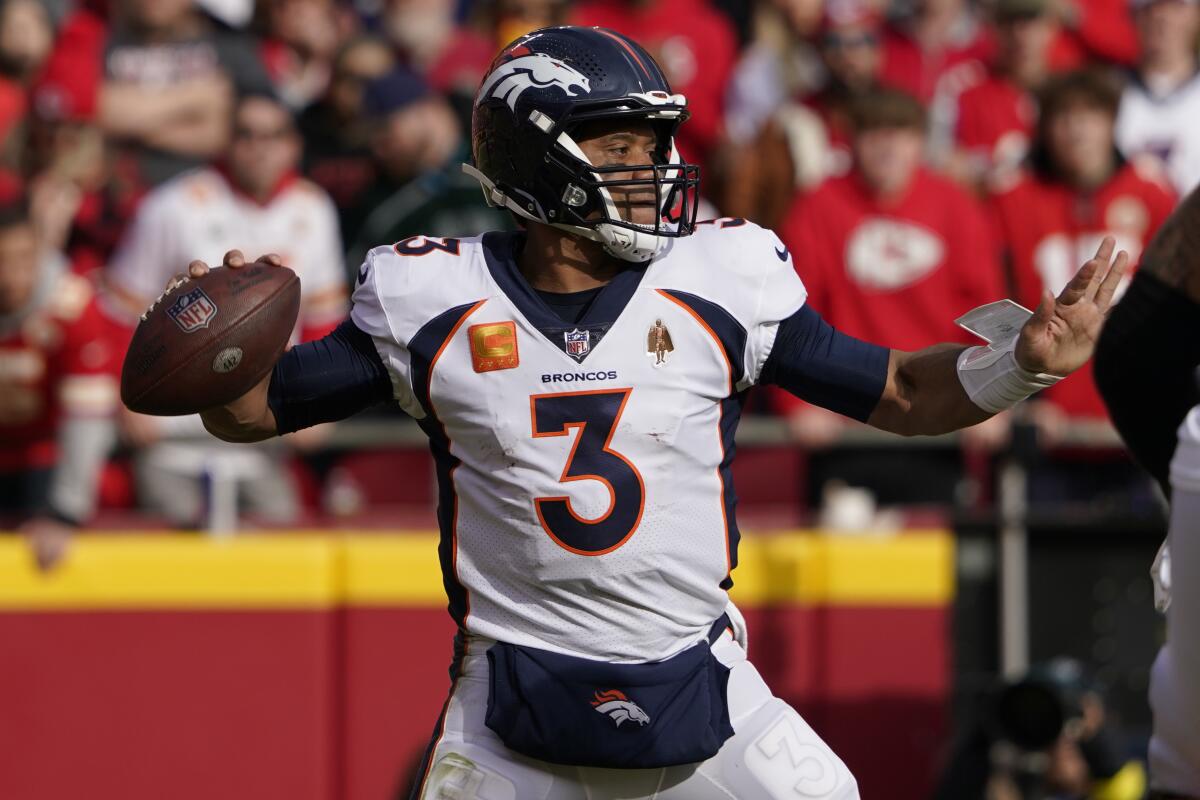 Denver Broncos quarterback Russell Wilson passes against the Kansas City Chiefs on Jan. 1.