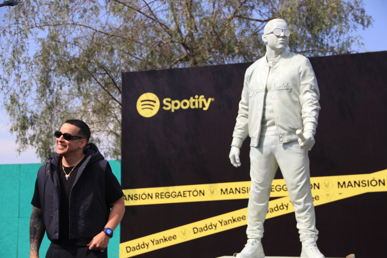 Daddy Yankee es homenajeado con estatua en Chile antes de despedirse de Argentina en el Vélez Sarsfield 