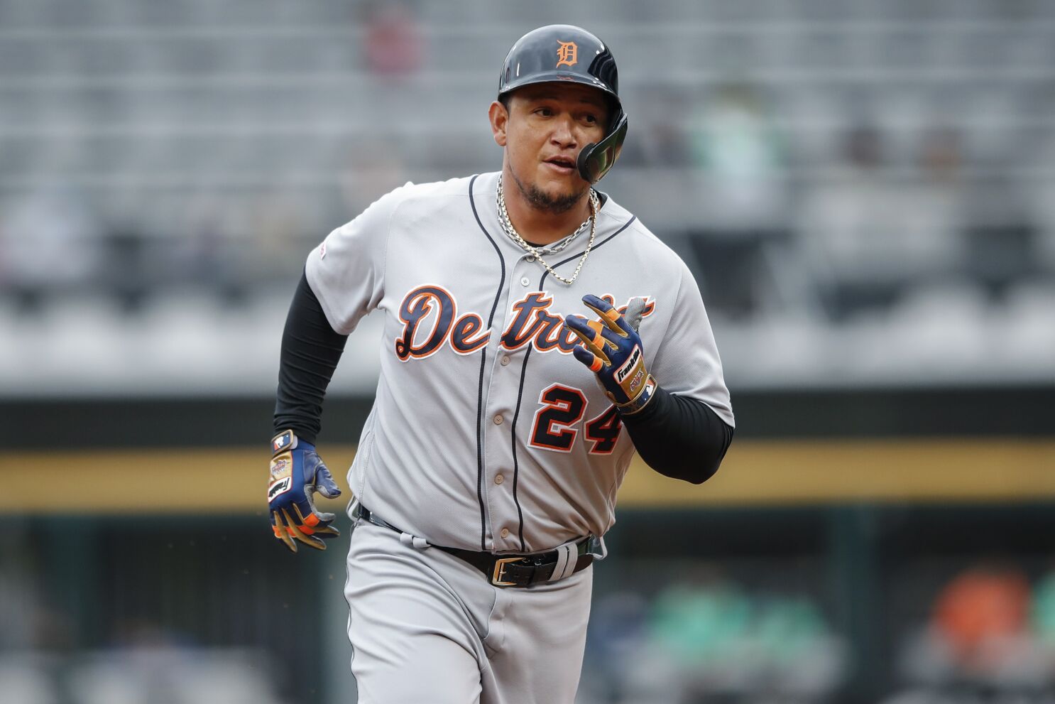 Star slugger Miguel Cabrera, Tigers start spring with a new