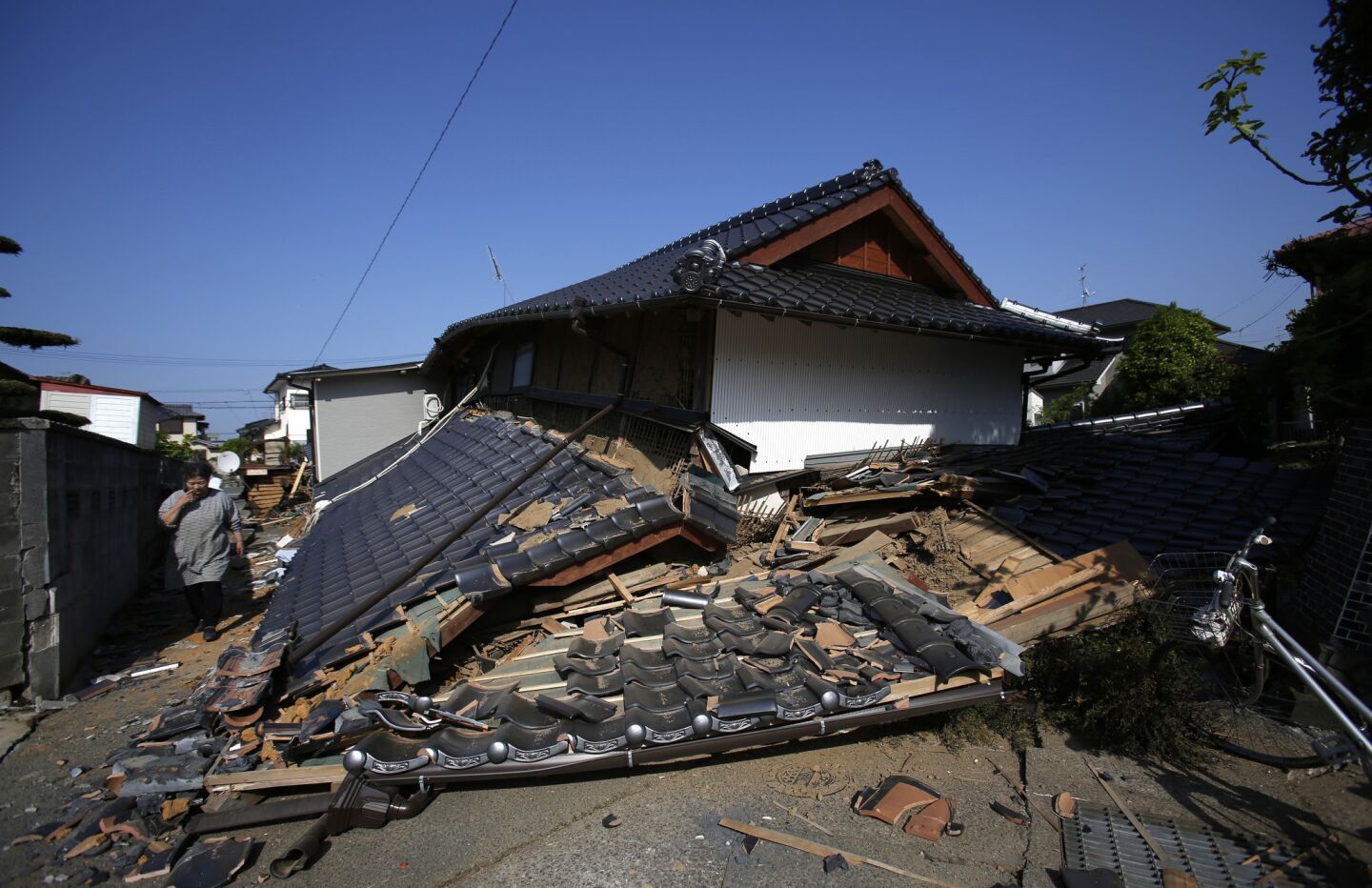 Japan digging out from magnitude 6.2 earthquake