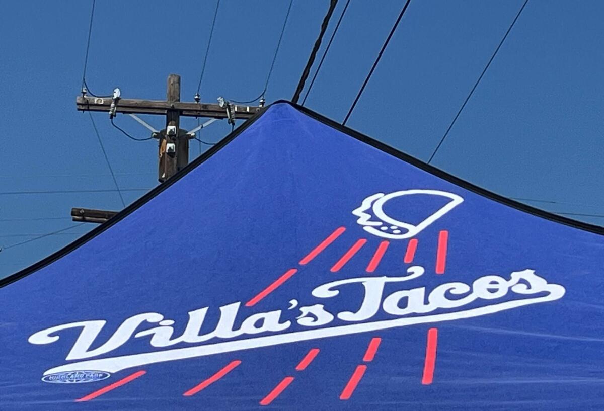 ডজারদের ভিলেনকে আলিঙ্গন করা উচিত — এবং ভিলেন নাপিতের দোকানের পণ্যসামগ্রী ডজারদের ভিলেনকে আলিঙ্গন করা উচিত — এবং ভিলেন নাপিতের দোকানের পণ্যসামগ্রী