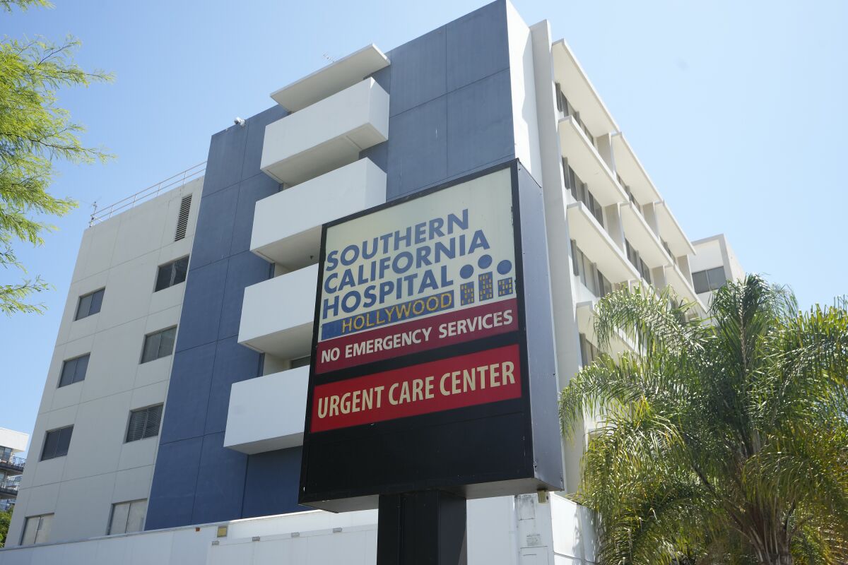 Esta fotografa del viernes 4 de agosto de 2023 muestra el Hospital del Sur de California, en el distrito de Hollywood, Los ngeles. (AP Foto/Damian Dovarganes)