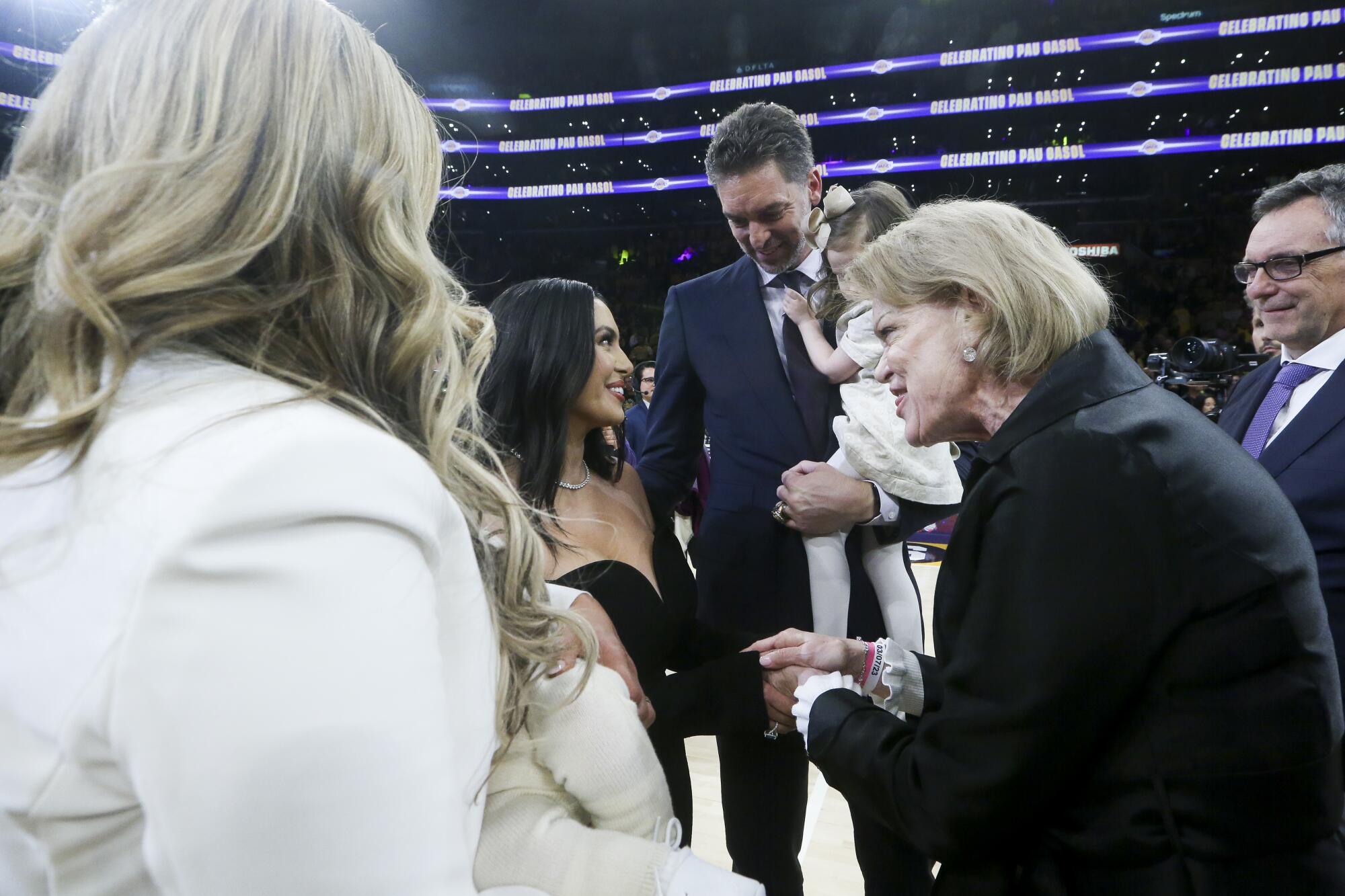 Vanessa Leaves Pau Gasol In Tears With Kobe Bryant Message At
