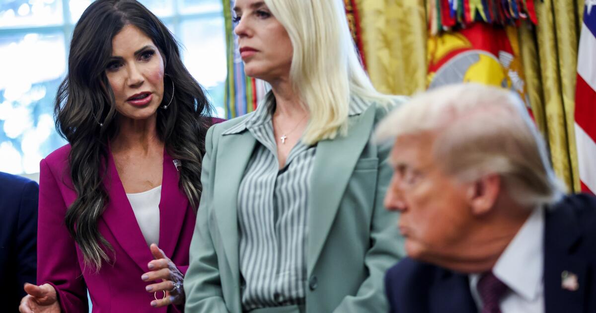 Bondi et Noem étaient incompétents. Mais ce n’est pas la seule raison pour laquelle ils sont partis Bondi et Noem étaient incompétents. Mais ce n’est pas la seule raison pour laquelle ils sont partis