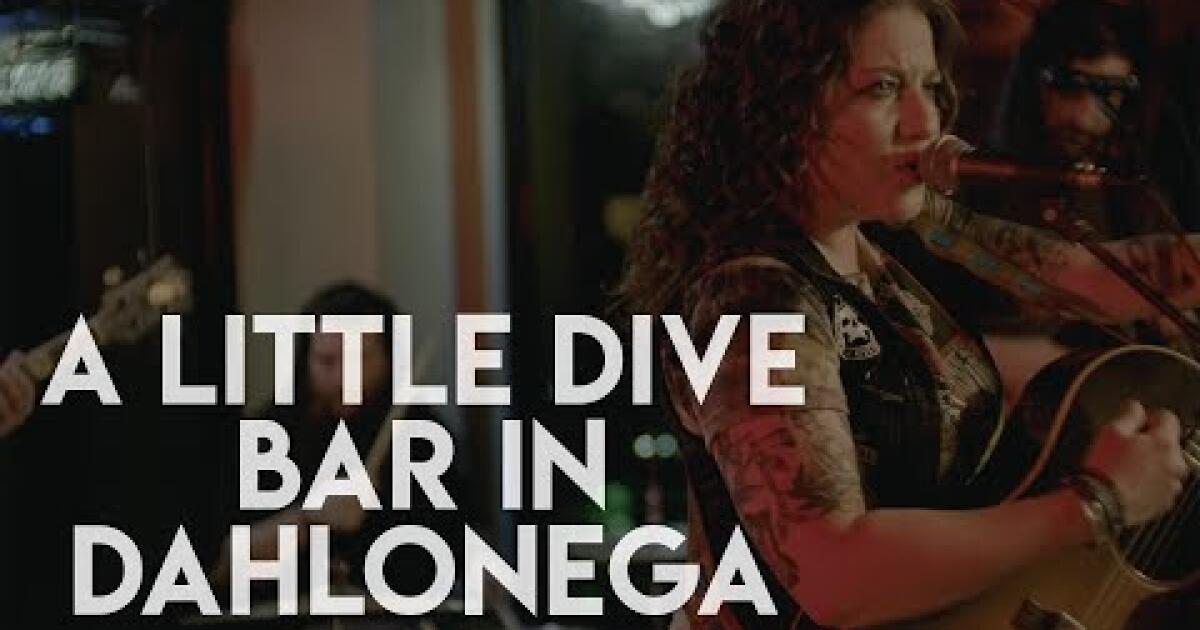 Ashley McBryde A Little Dive Bar In Dahlonega (Official Video) Los