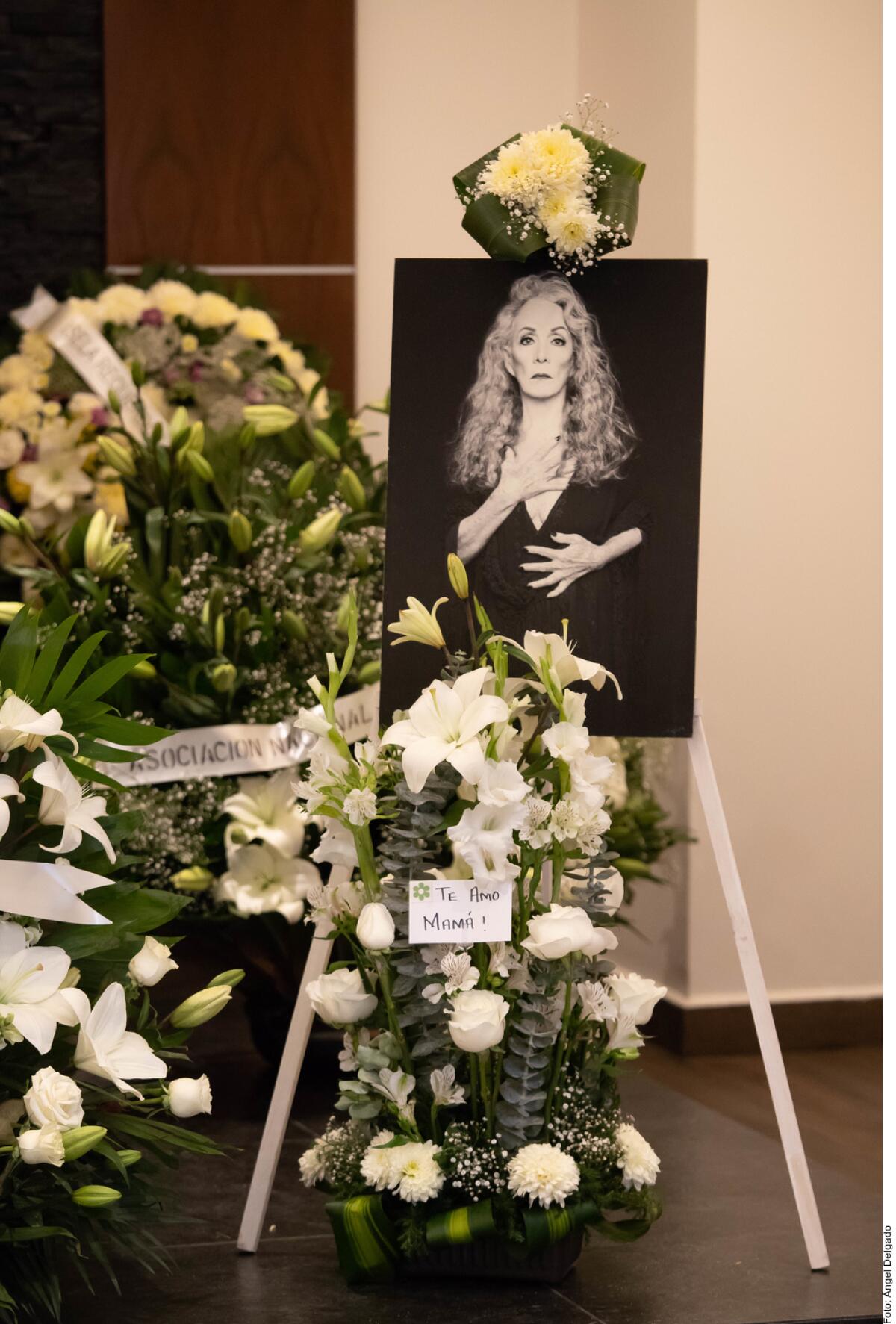 Una foto de la actriz fue exhibida en el funeral de la actriz Isela Vega.
