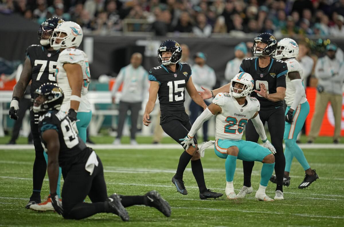 Jags end 20-game skid with 53-yard FG to beat Dolphins 23-20 - The San  Diego Union-Tribune