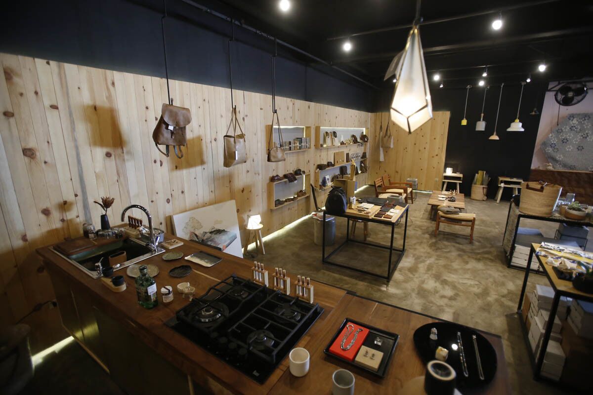 Object store. A space that showcases the work of designers and artists from Mexico. Objects that back their value for their design and manufacturing.