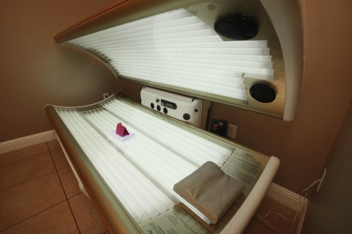 Federal health officials are proposing a ban on the use of tanning beds for anyone under the age of 18.