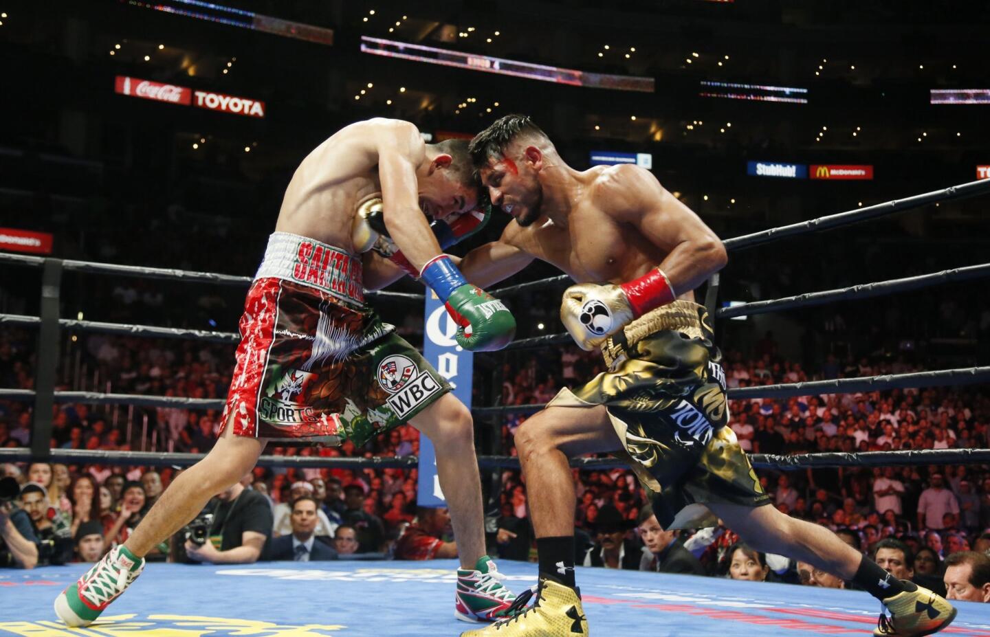 Abner Mares, Leo Santa Cruz