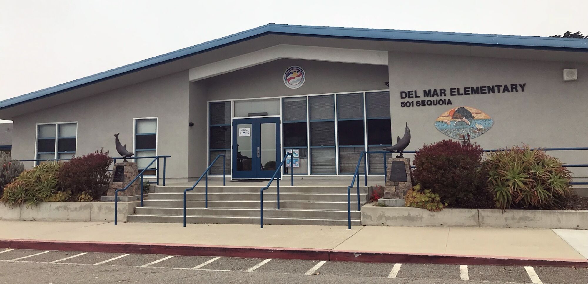 A one-story building bearing the inscription "Del Mar . Elementary School"
