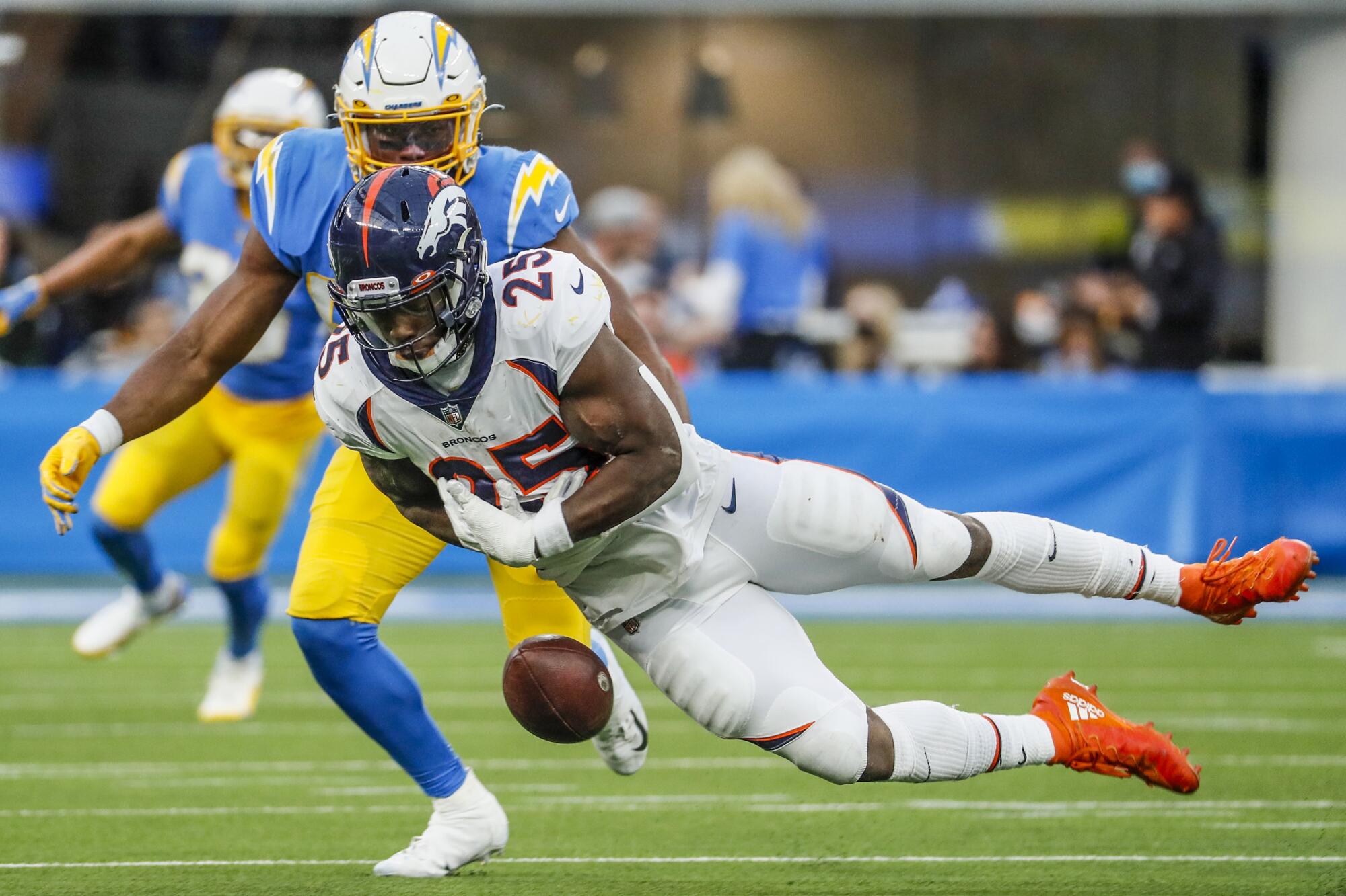 Broncos running back Melvin Gordon can't handle a pass.