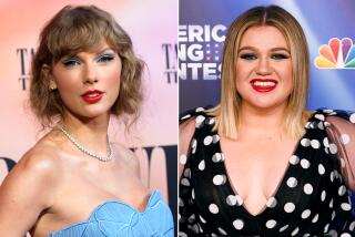 Taylor Swift and Kelly Clarkson